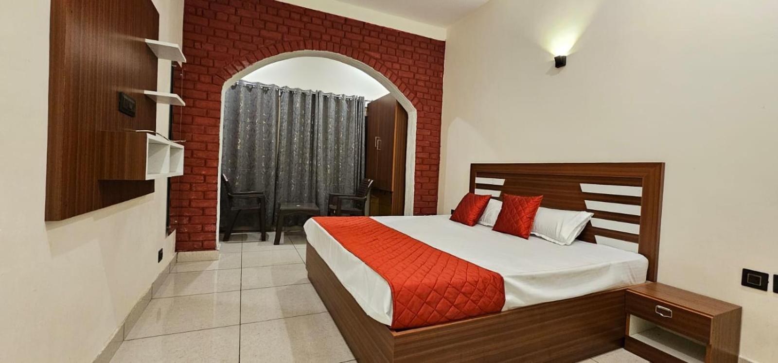 Golden Himalaya Homestay كاوساني المظهر الخارجي الصورة