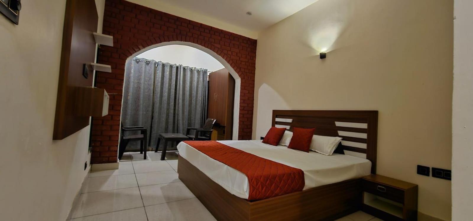 Golden Himalaya Homestay كاوساني المظهر الخارجي الصورة